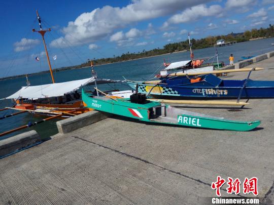 圖為被救助的菲律賓漁民的漁船。 中交公路規(guī)劃設計院有限公司 攝